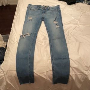 Hollister ripped skinny jeans!